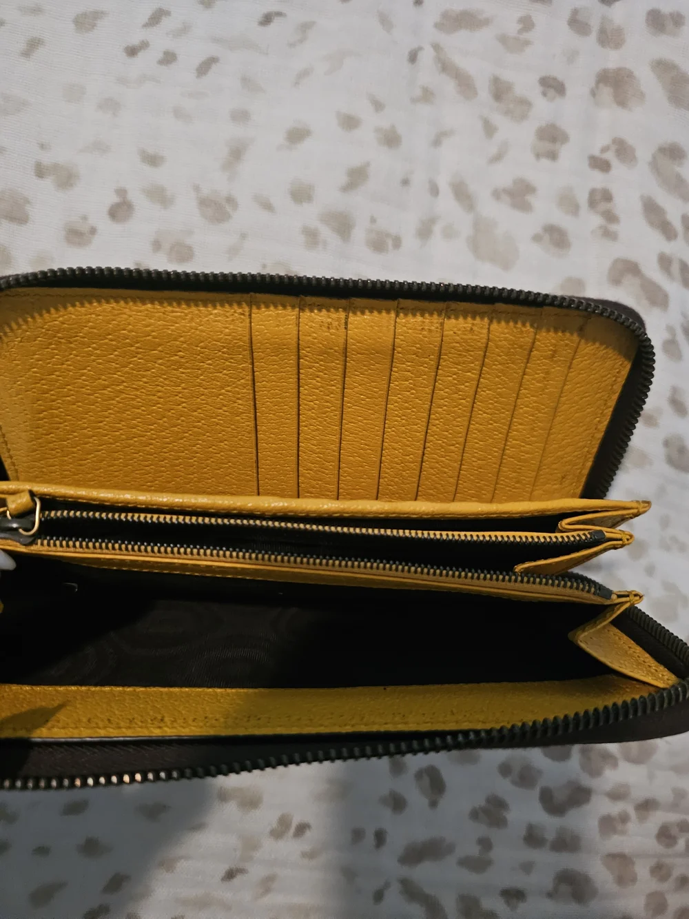 ✨️Gucci Beige Monogram Zip Wallet with Brown Leather Logo✨️